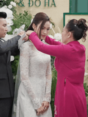 Chủ tịch tập đoàn Sơn Hải trao cho Hoa hậu Đỗ Hà 1 phong bì, bên trên có 4 chữ- Ảnh 3. Chủ tịch tập đoàn Sơn Hải trao cho Hoa hậu Đỗ Hà 1 phong bì, bên trên có 4 chữ- Ảnh 3.