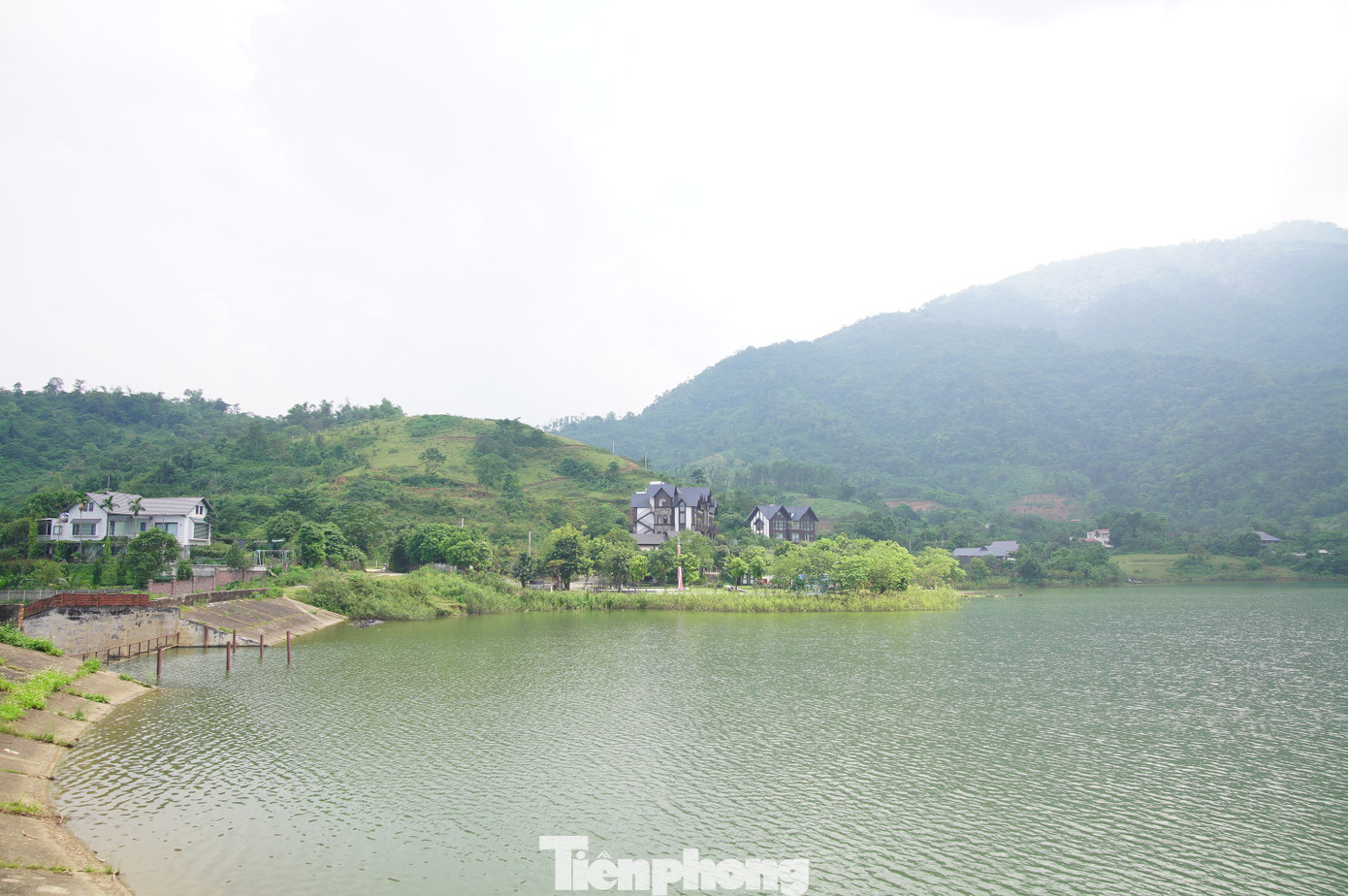 Hà Nội: Ao, hồ liên tục bị san lấp trái phép, chính quyền 'mũ ni che tai'?- Ảnh 1. Hà Nội: Ao, hồ liên tục bị san lấp trái phép, chính quyền 'mũ ni che tai'?- Ảnh 1.