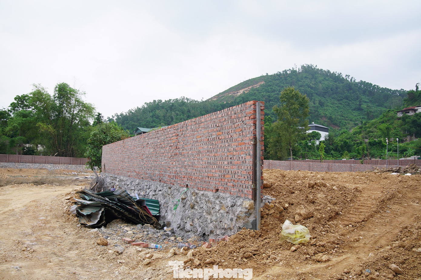 Hà Nội: Ao, hồ liên tục bị san lấp trái phép, chính quyền 'mũ ni che tai'?- Ảnh 4. Hà Nội: Ao, hồ liên tục bị san lấp trái phép, chính quyền 'mũ ni che tai'?- Ảnh 4.
