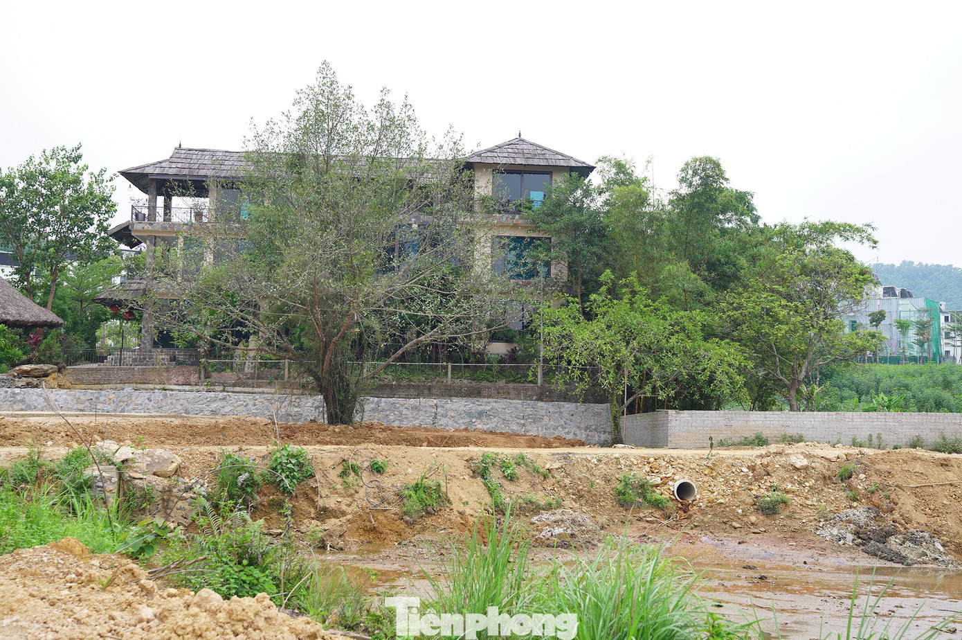 Hà Nội: Ao, hồ liên tục bị san lấp trái phép, chính quyền 'mũ ni che tai'?- Ảnh 11. Hà Nội: Ao, hồ liên tục bị san lấp trái phép, chính quyền 'mũ ni che tai'?- Ảnh 11.