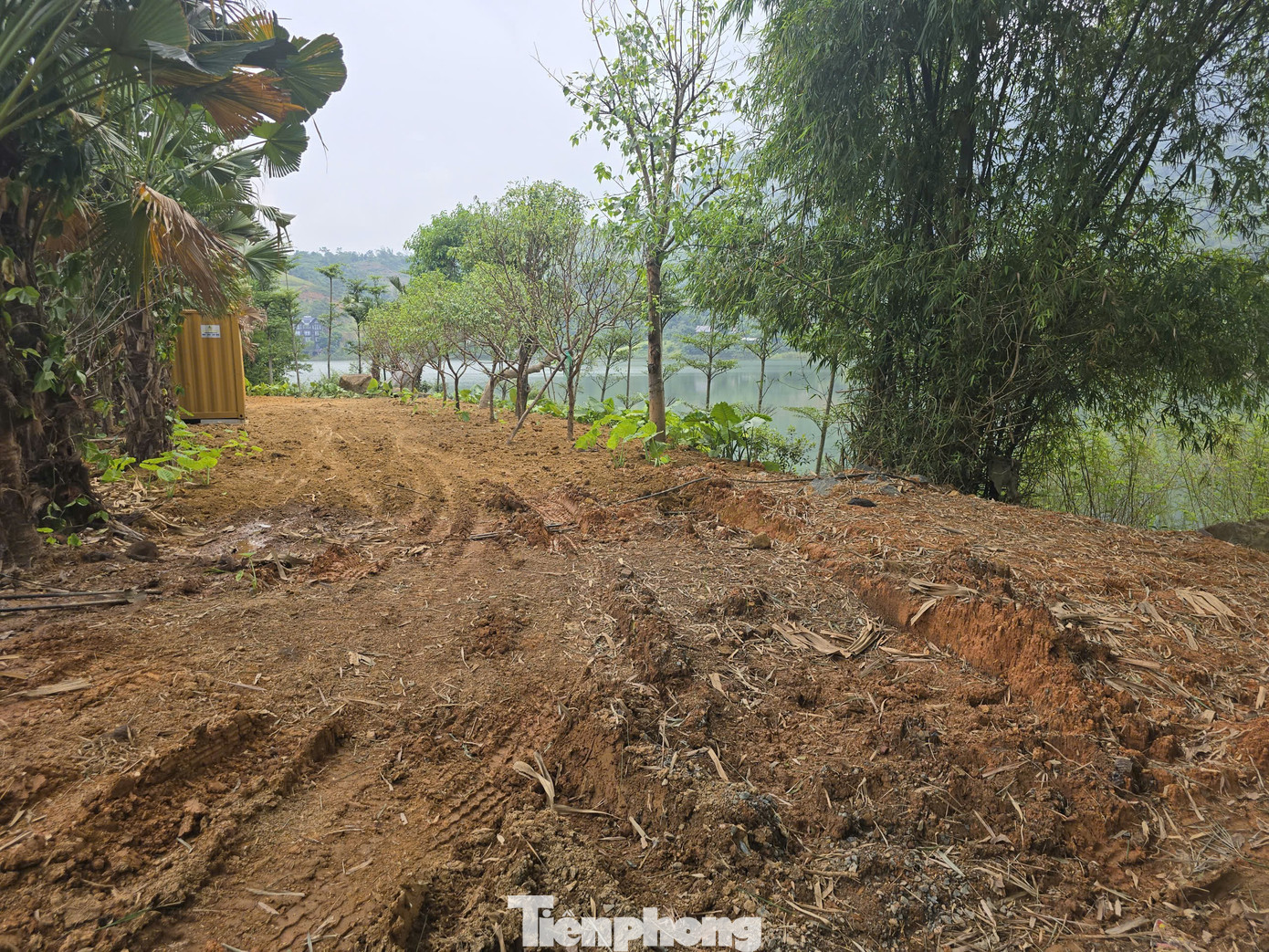 Hà Nội: Ao, hồ liên tục bị san lấp trái phép, chính quyền 'mũ ni che tai'?- Ảnh 2. Hà Nội: Ao, hồ liên tục bị san lấp trái phép, chính quyền 'mũ ni che tai'?- Ảnh 2.