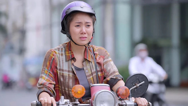 Showbiz Việt chẳng ai như mỹ nhân này: Ngoài đời xinh sang kịch trần, lên phim sao lại quê mùa kém sắc quá vậy- Ảnh 6. Showbiz Việt chẳng ai như mỹ nhân này: Ngoài đời xinh sang kịch trần, lên phim sao lại quê mùa kém sắc quá vậy- Ảnh 6.