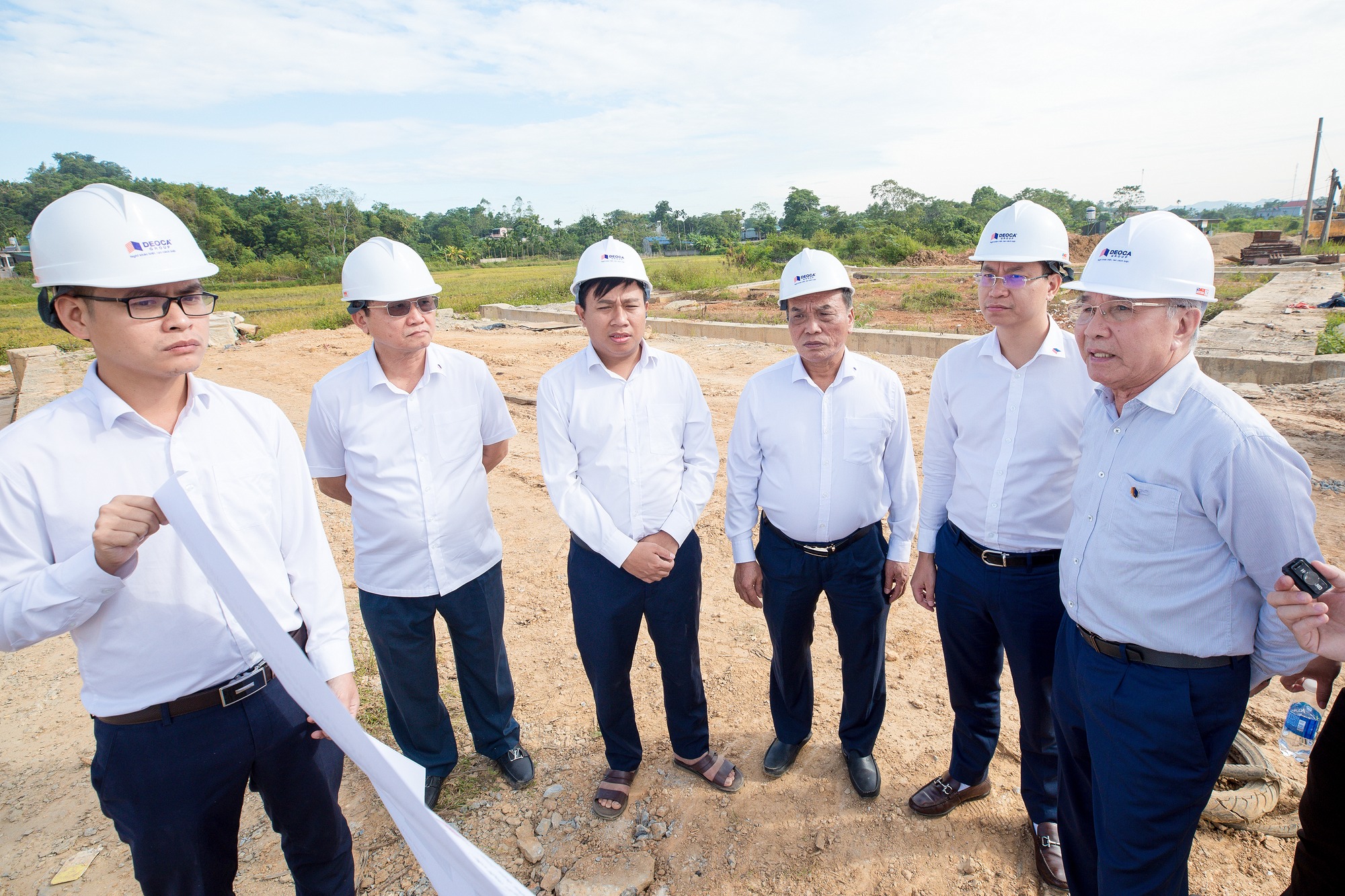 Dù tiến độ rất gấp, cố vấn Đèo Cả yêu cầu phải kiểm soát chặt một vấn đề tại dự án cao tốc dài 105km- Ảnh 1. Dù tiến độ rất gấp, cố vấn Đèo Cả yêu cầu phải kiểm soát chặt một vấn đề tại dự án cao tốc dài 105km- Ảnh 1.
