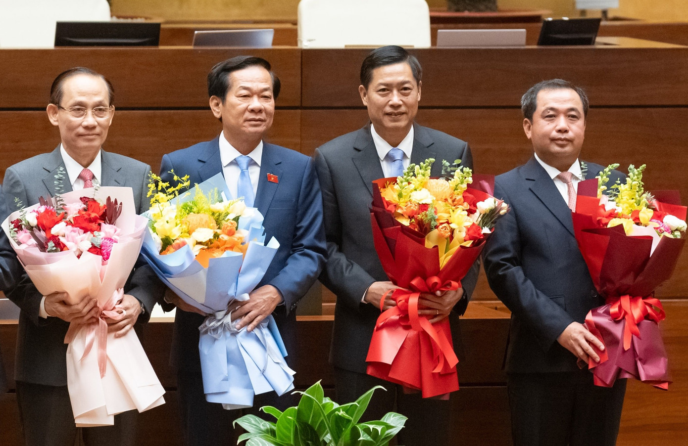 Chi tiết kết quả bầu, phê chuẩn lãnh đạo cấp cao ở Quốc hội và Chính phủ- Ảnh 2. Chi tiết kết quả bầu, phê chuẩn lãnh đạo cấp cao ở Quốc hội và Chính phủ- Ảnh 2.