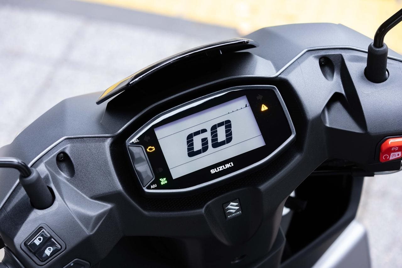 Suzuki ra mắt 'huyền thoại xe ga' 125cc: giá chưa tới 50 triệu đồng, thách thức Honda Air Blade- Ảnh 1. Suzuki ra mắt 'huyền thoại xe ga' 125cc: giá chưa tới 50 triệu đồng, thách thức Honda Air Blade- Ảnh 1.