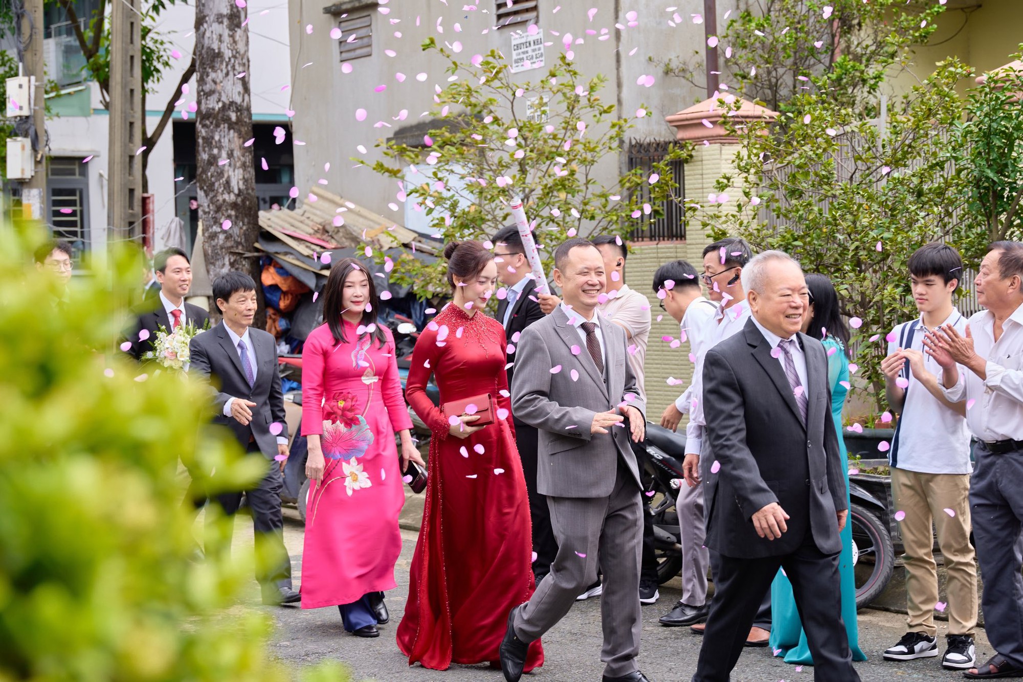 "Mẹ chồng trẻ nhất nước", sao mà giống diễn viên Phương Anh Đào: Danh tính hé lộ điều thú vị- Ảnh 7. "Mẹ chồng trẻ nhất nước", sao mà giống diễn viên Phương Anh Đào: Danh tính hé lộ điều thú vị- Ảnh 7.