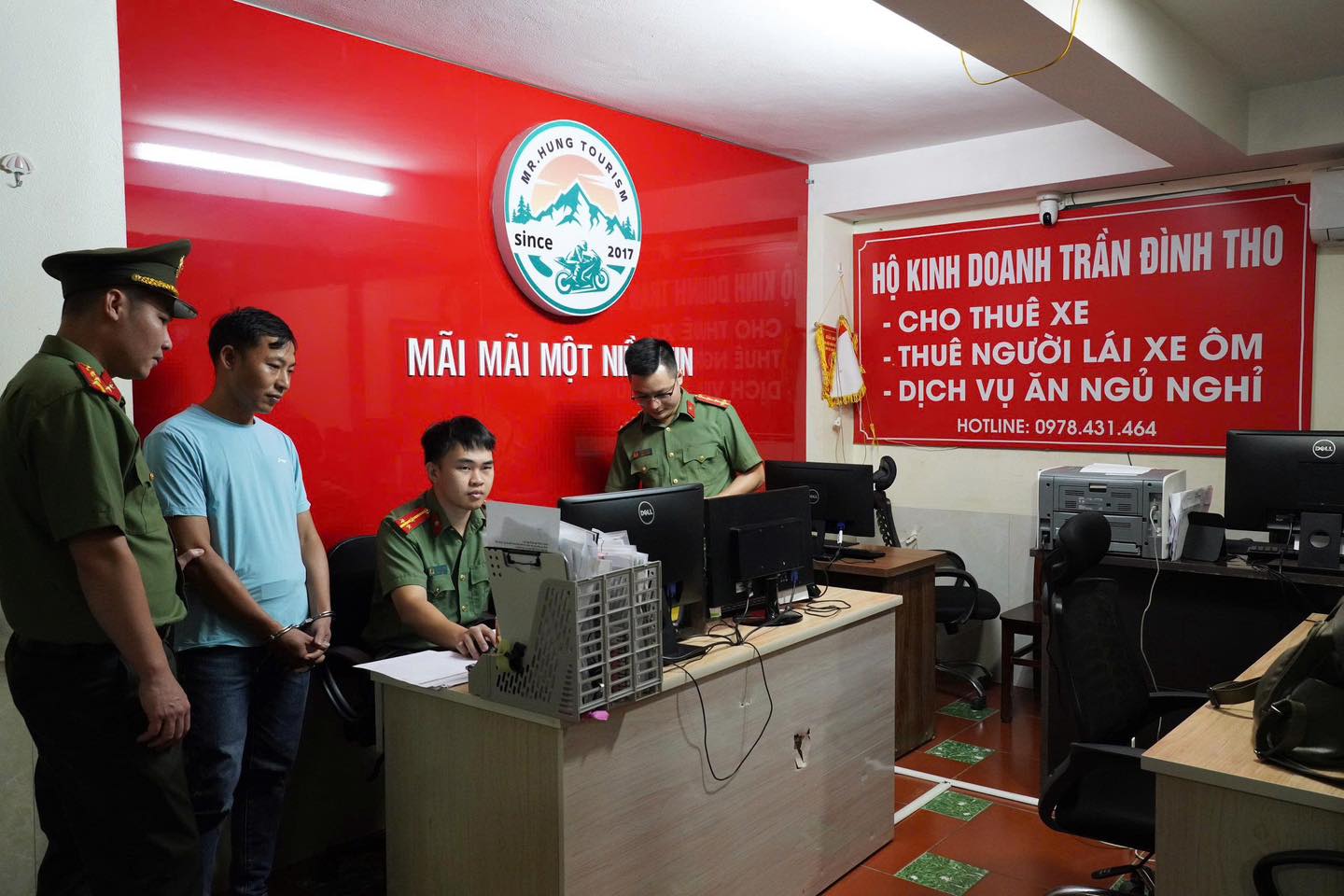 Khám xét nơi ở và nơi làm việc, bắt Trần Đình Tho- Ảnh 3. Khám xét nơi ở và nơi làm việc, bắt Trần Đình Tho- Ảnh 3.