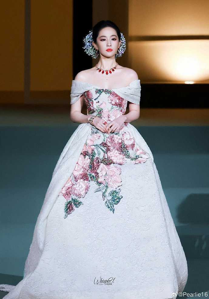 "Thần tiên tỷ tỷ" Lưu Diệc Phi da căng mịn tràn đầy collagen tuổi 38: 2 năm gần đây rất chăm tập 1 bộ môn giúp cân bằng nội tiết mạnh mẽ- Ảnh 2.