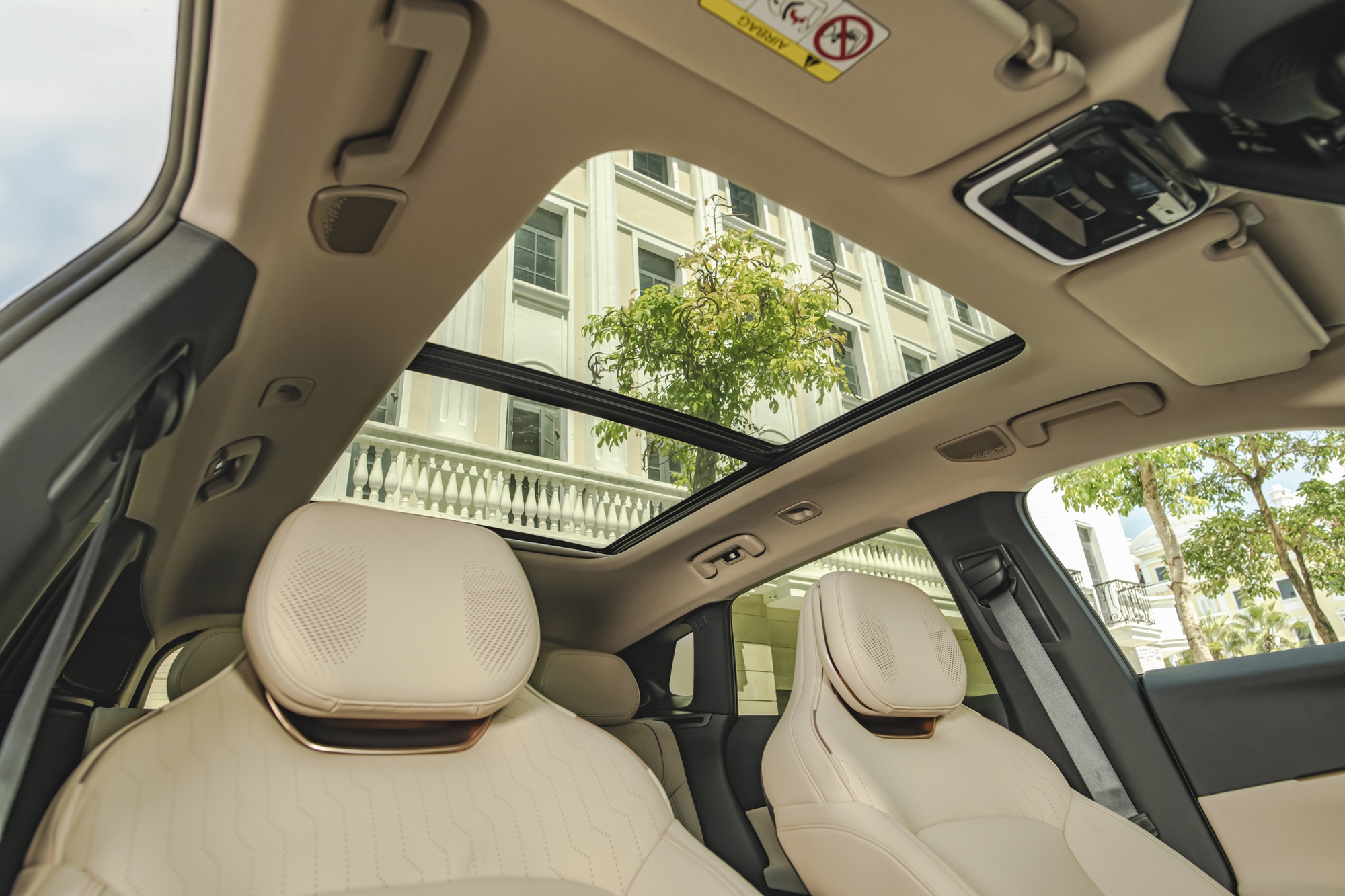 Lynk & Co ra mắt SUV cỡ D mới tại Việt Nam: giá ngang Ford Everest, chạy full nhiên liệu 1.400 km- Ảnh 4. Lynk & Co ra mắt SUV cỡ D mới tại Việt Nam: giá ngang Ford Everest, chạy full nhiên liệu 1.400 km- Ảnh 4.