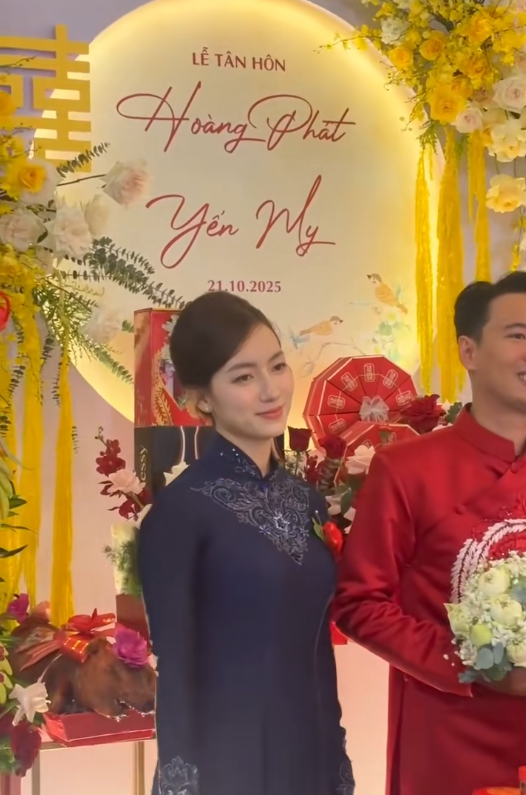 "Mẹ chồng trẻ nhất nước", sao mà giống diễn viên Phương Anh Đào: Danh tính hé lộ điều thú vị- Ảnh 1. "Mẹ chồng trẻ nhất nước", sao mà giống diễn viên Phương Anh Đào: Danh tính hé lộ điều thú vị- Ảnh 1.