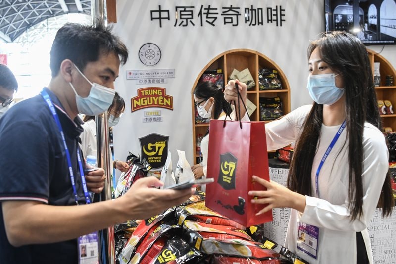 Ôm "giấc mộng Trung Hoa", muốn mở 1.000 quán cà phê nhưng giờ chưa được 10%, ông Đặng Lê Nguyên Vũ vẫn “kiếm” gần 4.000 tỷ đồng ở xứ tỷ dân- Ảnh 5. Ôm "giấc mộng Trung Hoa", muốn mở 1.000 quán cà phê nhưng giờ chưa được 10%, ông Đặng Lê Nguyên Vũ vẫn “kiếm” gần 4.000 tỷ đồng ở xứ tỷ dân- Ảnh 5.