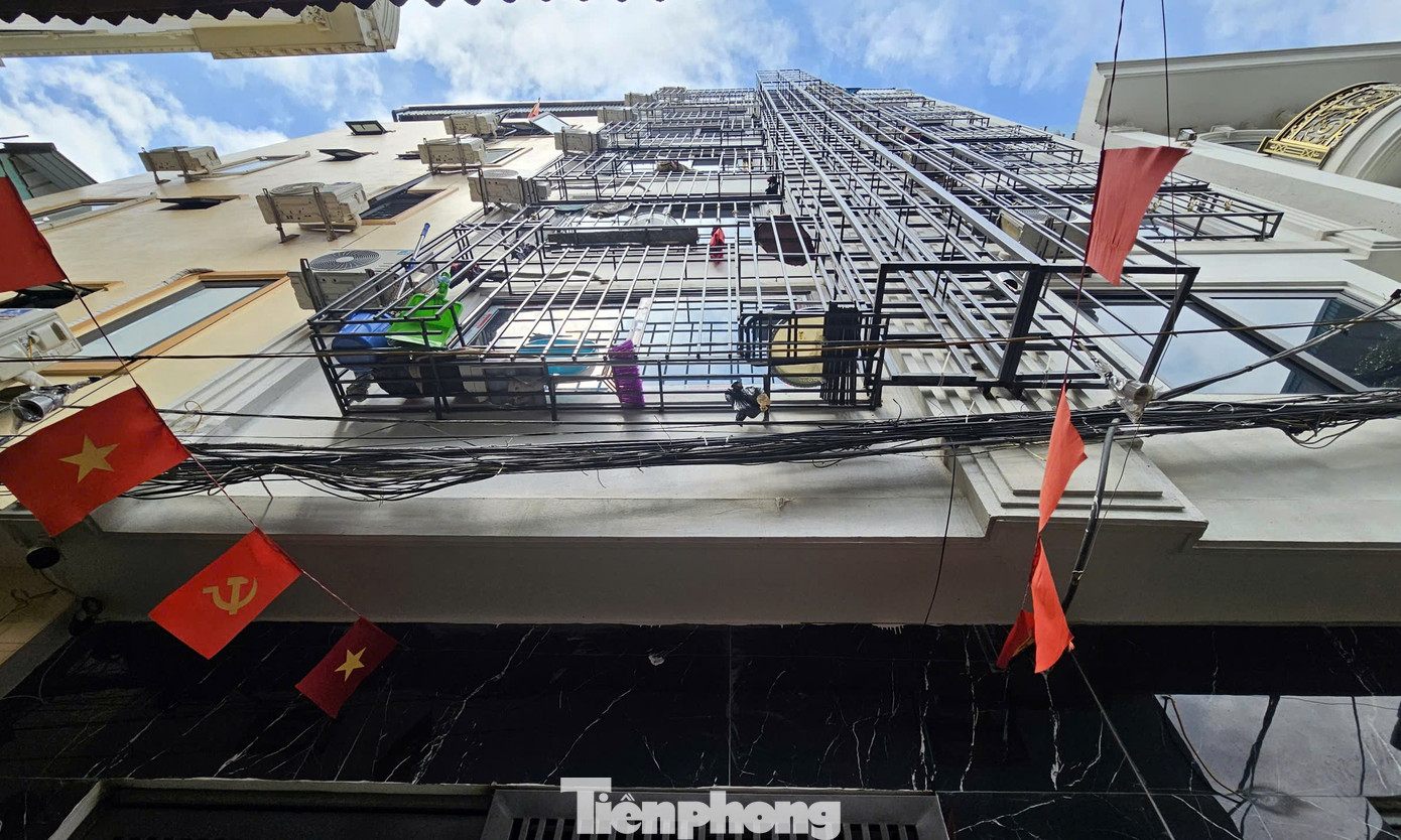 "Lạc" vào thủ phủ chung cư mini vượt tầng ngộp thở- Ảnh 5. "Lạc" vào thủ phủ chung cư mini vượt tầng ngộp thở- Ảnh 5.