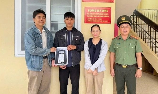 Chỉ trong vòng 7 tiếng, tài khoản ngân hàng của thanh niên SN 2006 có 879 lượt chuyển tiền đến với tổng 650 triệu đồng: Công an vào cuộc xác minh- Ảnh 1. Chỉ trong vòng 7 tiếng, tài khoản ngân hàng của thanh niên SN 2006 có 879 lượt chuyển tiền đến với tổng 650 triệu đồng: Công an vào cuộc xác minh- Ảnh 1.