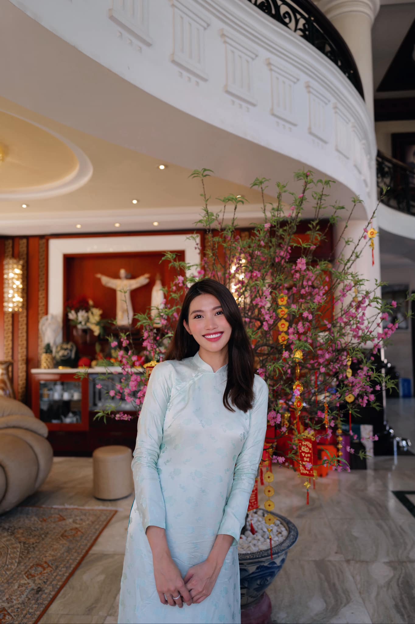 Bố mẹ chồng Á hậu Quỳnh Châu là chủ doanh nghiệp nổi tiếng, anh chồng có chuỗi cà phê và một quán bar ở TP.HCM- Ảnh 7. Bố mẹ chồng Á hậu Quỳnh Châu là chủ doanh nghiệp nổi tiếng, anh chồng có chuỗi cà phê và một quán bar ở TP.HCM- Ảnh 7.