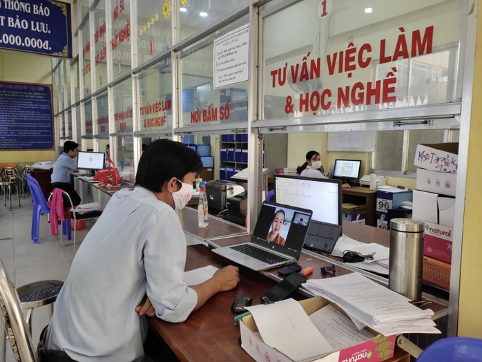 Lương đóng bảo hiểm thất nghiệp có thể vượt 100 triệu đồng- Ảnh 1. Lương đóng bảo hiểm thất nghiệp có thể vượt 100 triệu đồng- Ảnh 1.