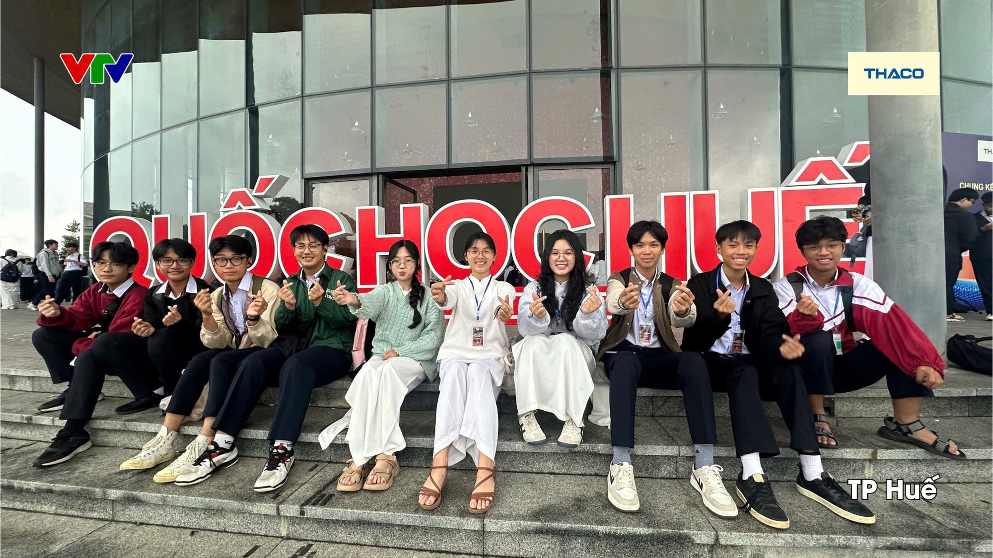 Cập nhật không khí các điểm cầu Olympia 2025 trước giờ Chung kết: Dàn MC đổ bộ, nóng rực và háo hức lắm rồi!- Ảnh 2.