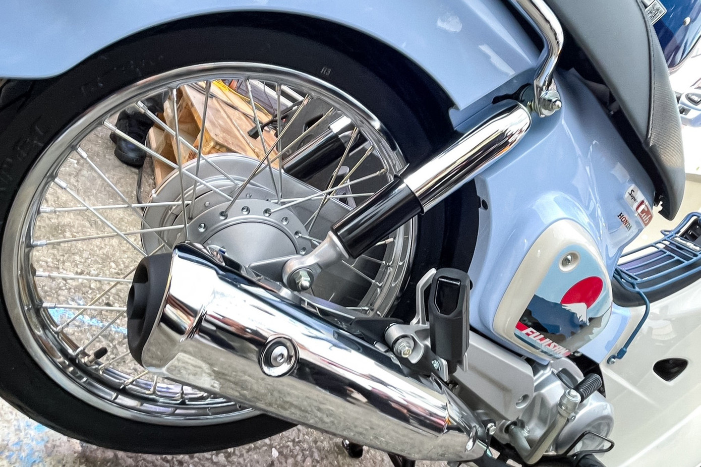 Cận cảnh Honda Super Cub phiên bản giới hạn 500 chiếc vừa trình làng- Ảnh 9. Cận cảnh Honda Super Cub phiên bản giới hạn 500 chiếc vừa trình làng- Ảnh 9.