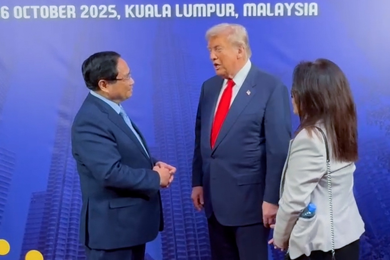 Thủ tướng Phạm Minh Chính gặp Tổng thống Hoa Kỳ Donald Trump- Ảnh 2. Thủ tướng Phạm Minh Chính gặp Tổng thống Hoa Kỳ Donald Trump- Ảnh 2.
