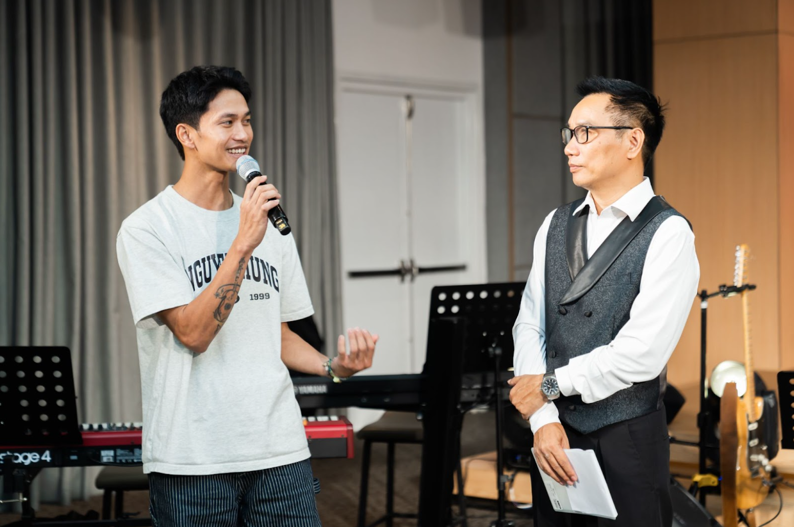Ca khúc trở thành hiện tượng nhờ Mưa Đỏ bất ngờ “thay áo mới”- Ảnh 1. Ca khúc trở thành hiện tượng nhờ Mưa Đỏ bất ngờ “thay áo mới”- Ảnh 1.