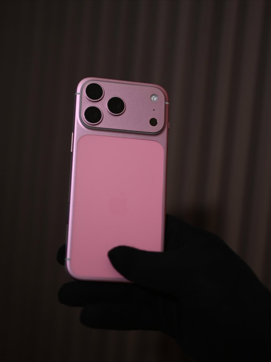 Lộ diện iPhone 17 Pro Max màu hồng đẹp sang xịn, nổi bật hơn cả  Lộ diện iPhone 17 Pro Max màu hồng đẹp sang xịn, nổi bật hơn cả