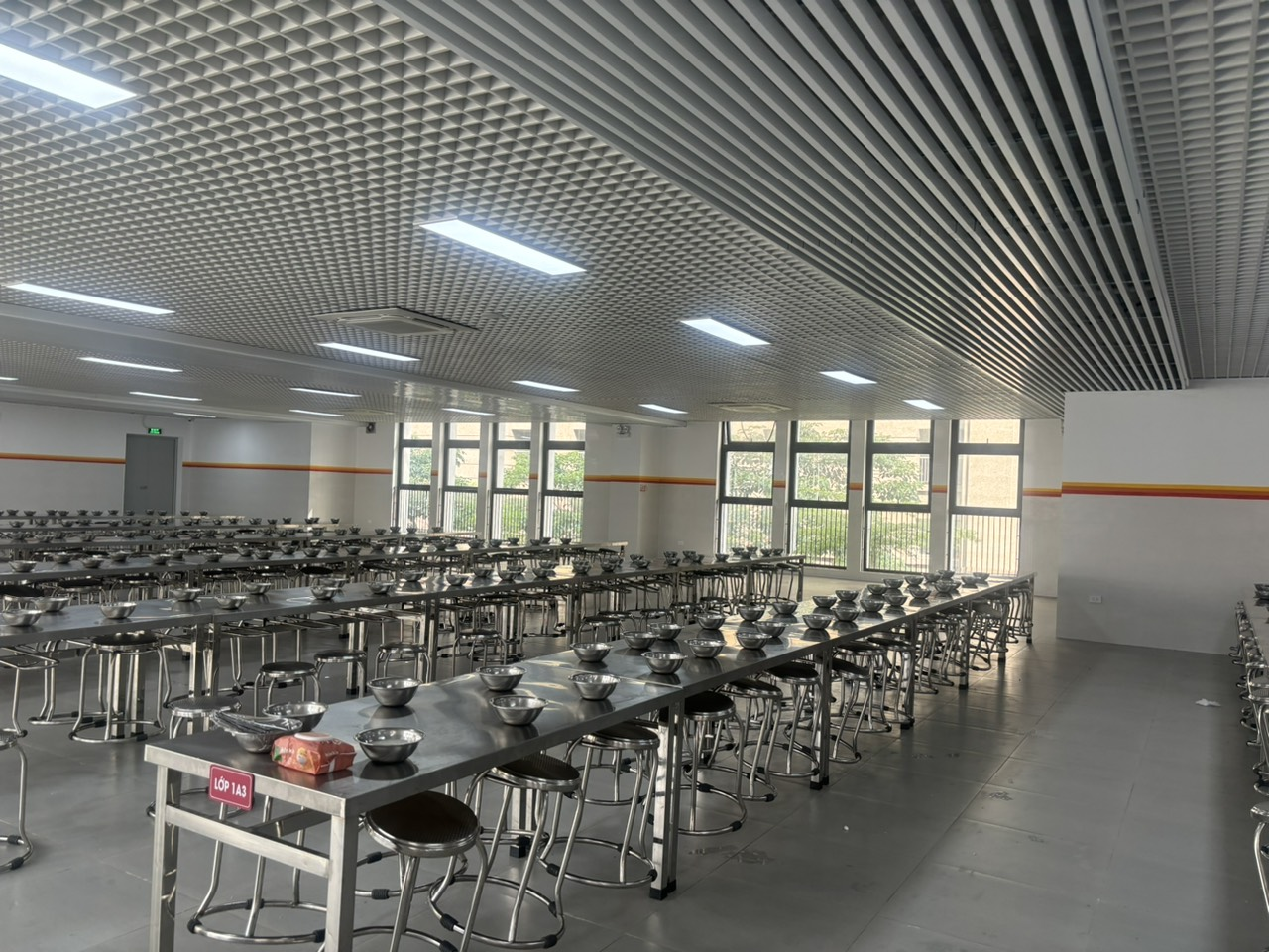 Phụ huynh ơi! Không phải công viên đâu, đây là 1 trường tiểu học CÔNG LẬP siêu đẹp, cây xanh phủ kín ở quận Cầu Giấy cũ!- Ảnh 7. Phụ huynh ơi! Không phải công viên đâu, đây là 1 trường tiểu học CÔNG LẬP siêu đẹp, cây xanh phủ kín ở quận Cầu Giấy cũ!- Ảnh 7.