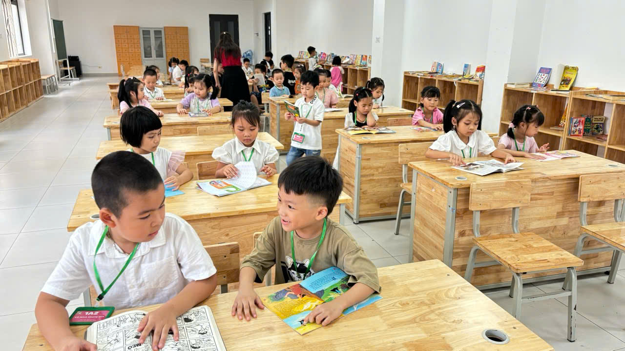 Phụ huynh ơi! Không phải công viên đâu, đây là 1 trường tiểu học CÔNG LẬP siêu đẹp, cây xanh phủ kín ở quận Cầu Giấy cũ!- Ảnh 2. Phụ huynh ơi! Không phải công viên đâu, đây là 1 trường tiểu học CÔNG LẬP siêu đẹp, cây xanh phủ kín ở quận Cầu Giấy cũ!- Ảnh 2.