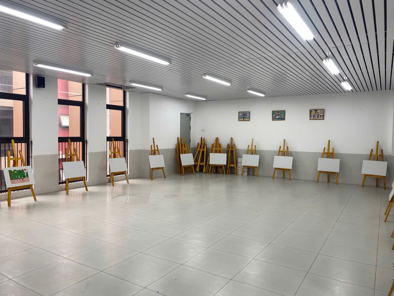 Phụ huynh ơi! Không phải công viên đâu, đây là 1 trường tiểu học CÔNG LẬP siêu đẹp, cây xanh phủ kín ở quận Cầu Giấy cũ!- Ảnh 3. Phụ huynh ơi! Không phải công viên đâu, đây là 1 trường tiểu học CÔNG LẬP siêu đẹp, cây xanh phủ kín ở quận Cầu Giấy cũ!- Ảnh 3.