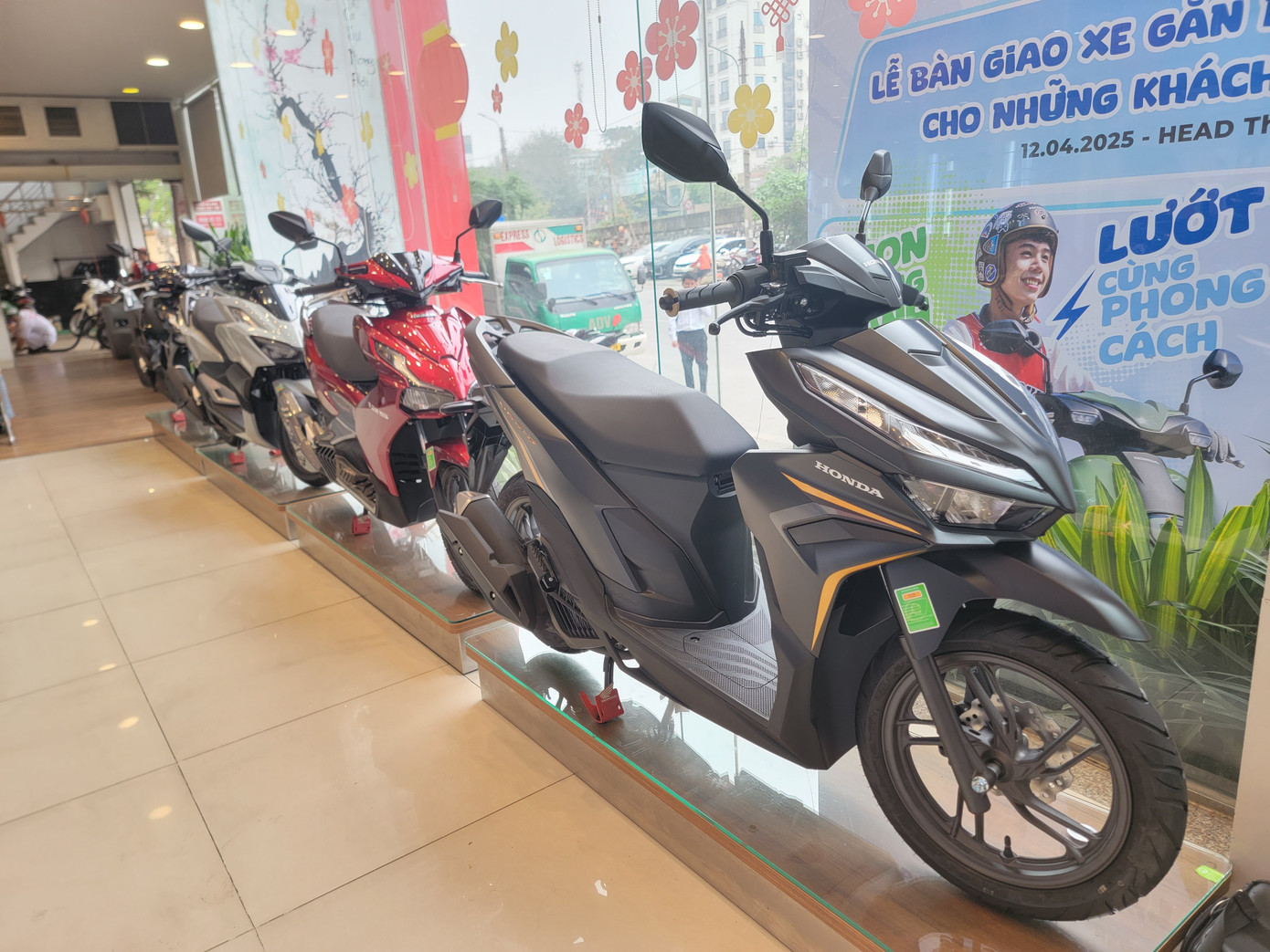 Thị trường xe máy xăng chững lại, xe máy điện tăng tốc- Ảnh 1. Thị trường xe máy xăng chững lại, xe máy điện tăng tốc- Ảnh 1.