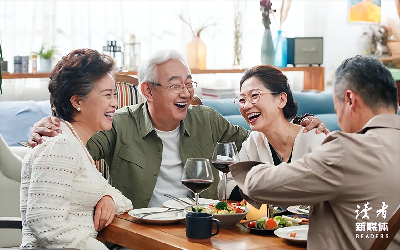 Lương hưu mẹ chồng 30 triệu nhưng họ hàng hỏi, tôi trả lời: “3 triệu đồng/tháng, chúng cháu vẫn chu cấp”, cả đời không quên phản ứng nhà chồng- Ảnh 1.
