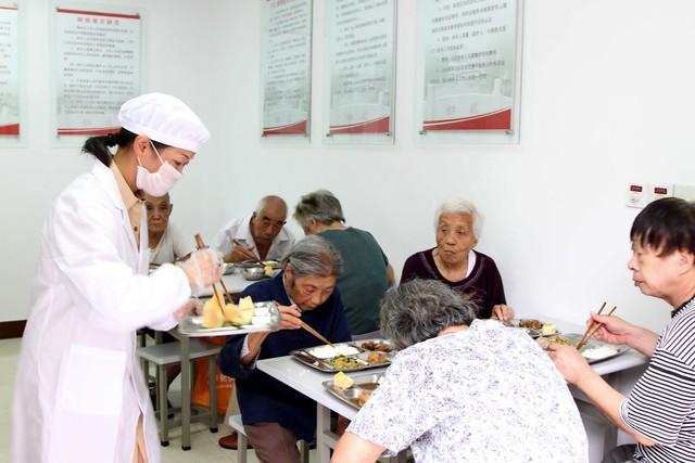 Ở tuổi 75 nghỉ hưu, tôi có tiền, có nhà nhưng lại thấy chẳng có gì trong số đó hữu ích cả: Tuổi già của tôi sao mà khó khăn quá!- Ảnh 6.