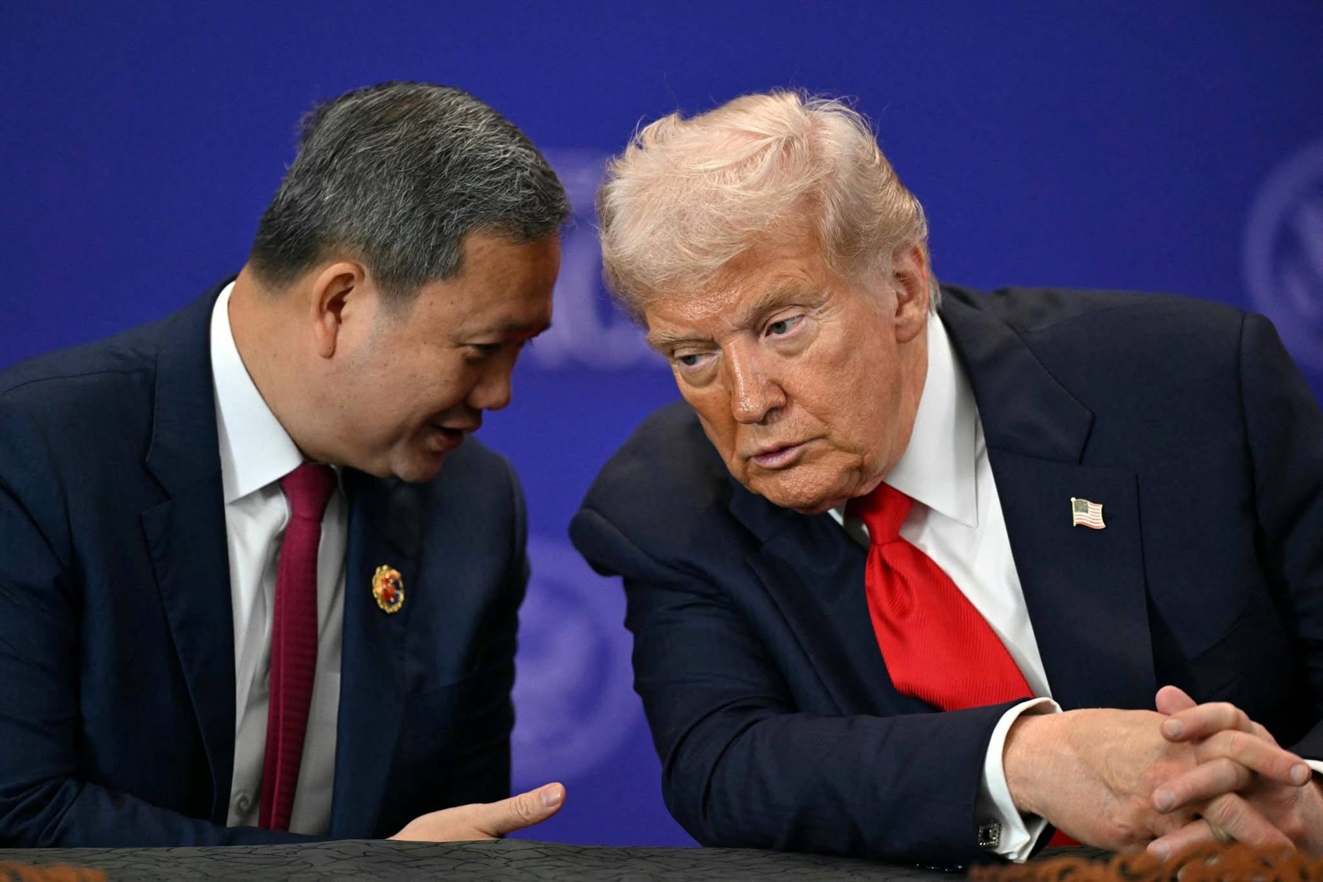 Thủ tướng Campuchia lần đầu trò chuyện với ông Trump: Mỹ bỏ cấm vận vũ khí, nối lại tập trận sau 8 năm- Ảnh 1.