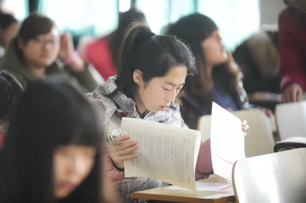 Nữ sinh mời bạn đi ăn hết 74 triệu, người cha đến nơi thì bật khóc: "Đây là học phí 1 năm của em trai con!"- Ảnh 3. Nữ sinh mời bạn đi ăn hết 74 triệu, người cha đến nơi thì bật khóc: "Đây là học phí 1 năm của em trai con!"- Ảnh 3.