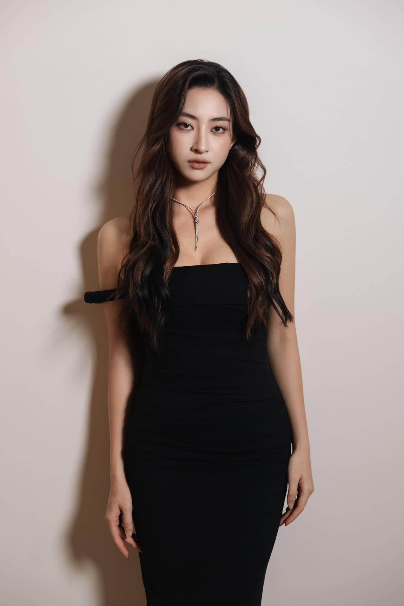 Hoa hậu Lương Thuỳ Linh xin lỗi Hương Giang- Ảnh 2. Hoa hậu Lương Thuỳ Linh xin lỗi Hương Giang- Ảnh 2.