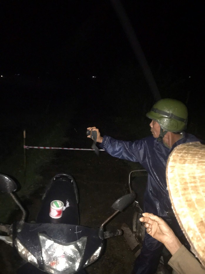 Mưa to, thủy điện xả nước, người dân Đà Nẵng chạy lũ trong đêm- Ảnh 15. Mưa to, thủy điện xả nước, người dân Đà Nẵng chạy lũ trong đêm- Ảnh 15.