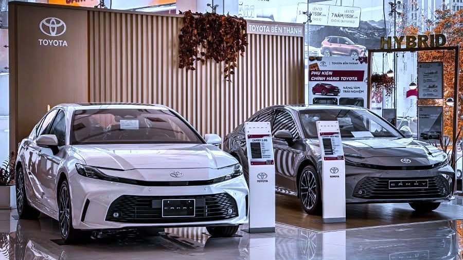 Loạt xe hybrid chạy đua giảm giá dịp cuối năm- Ảnh 2.
