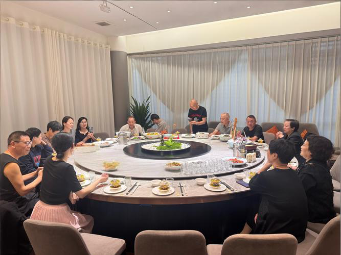 Lương hưu mẹ chồng 30 triệu nhưng họ hàng hỏi, tôi trả lời: “3 triệu đồng/tháng, chúng cháu vẫn chu cấp”, cả đời không quên phản ứng nhà chồng- Ảnh 3.