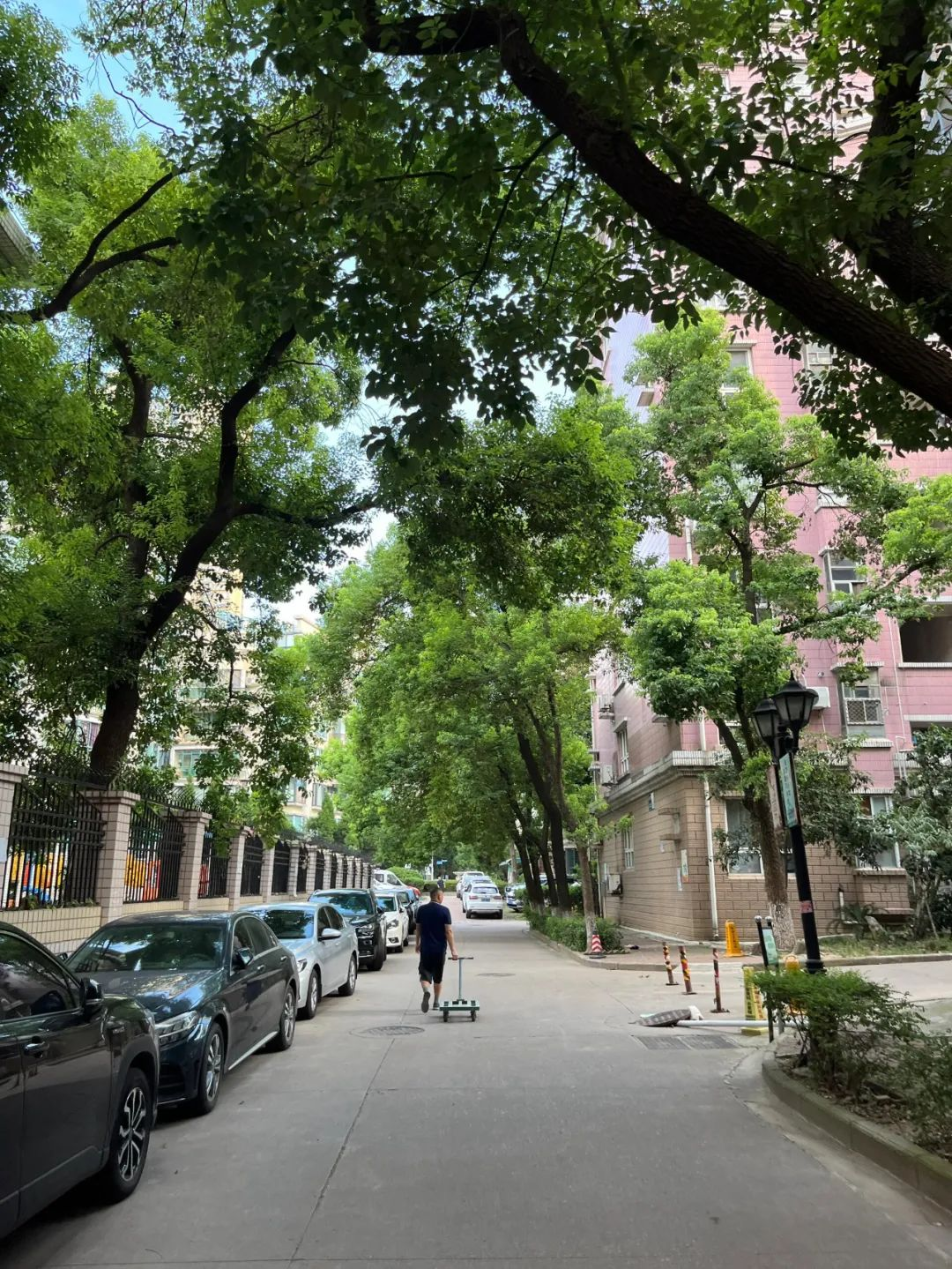 Khi “cũ” thành xu hướng: Người trẻ đang tìm kiếm điều gì trong những khu dân cư xập xệ giữa lòng thành phố?- Ảnh 7. Khi “cũ” thành xu hướng: Người trẻ đang tìm kiếm điều gì trong những khu dân cư xập xệ giữa lòng thành phố?- Ảnh 7.