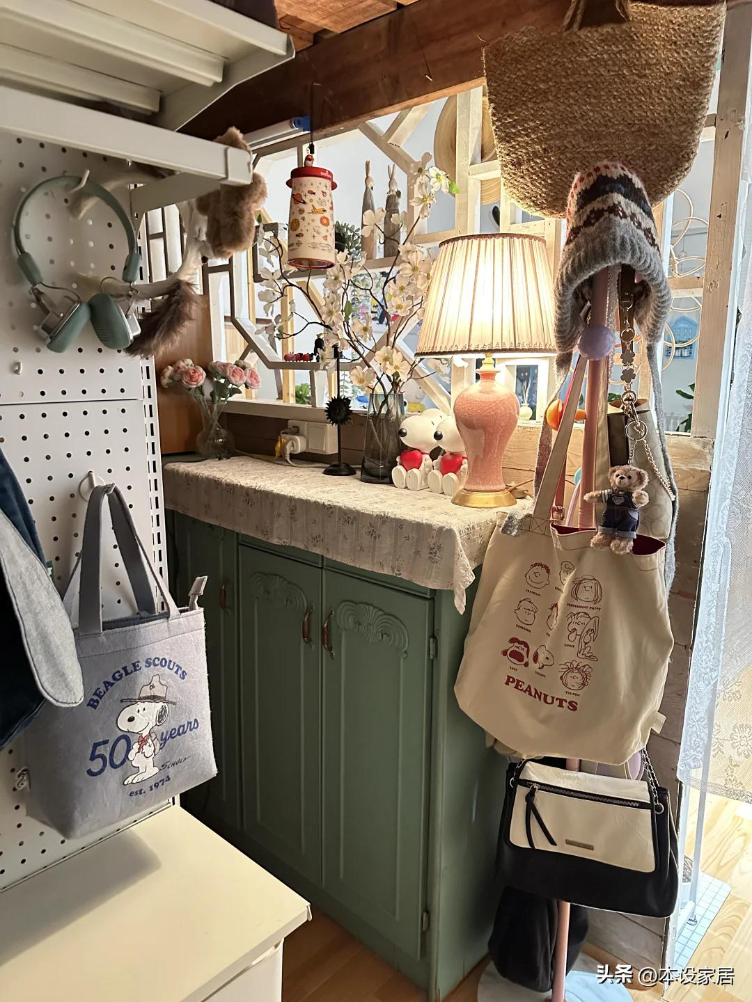 Cô gái 25 tuổi biến phòng trọ 20m² cũ kỹ thành tổ ấm khiến dân mạng sửng sốt: “Đúng là người yêu đời thì ở đâu cũng hạnh phúc!”- Ảnh 4.