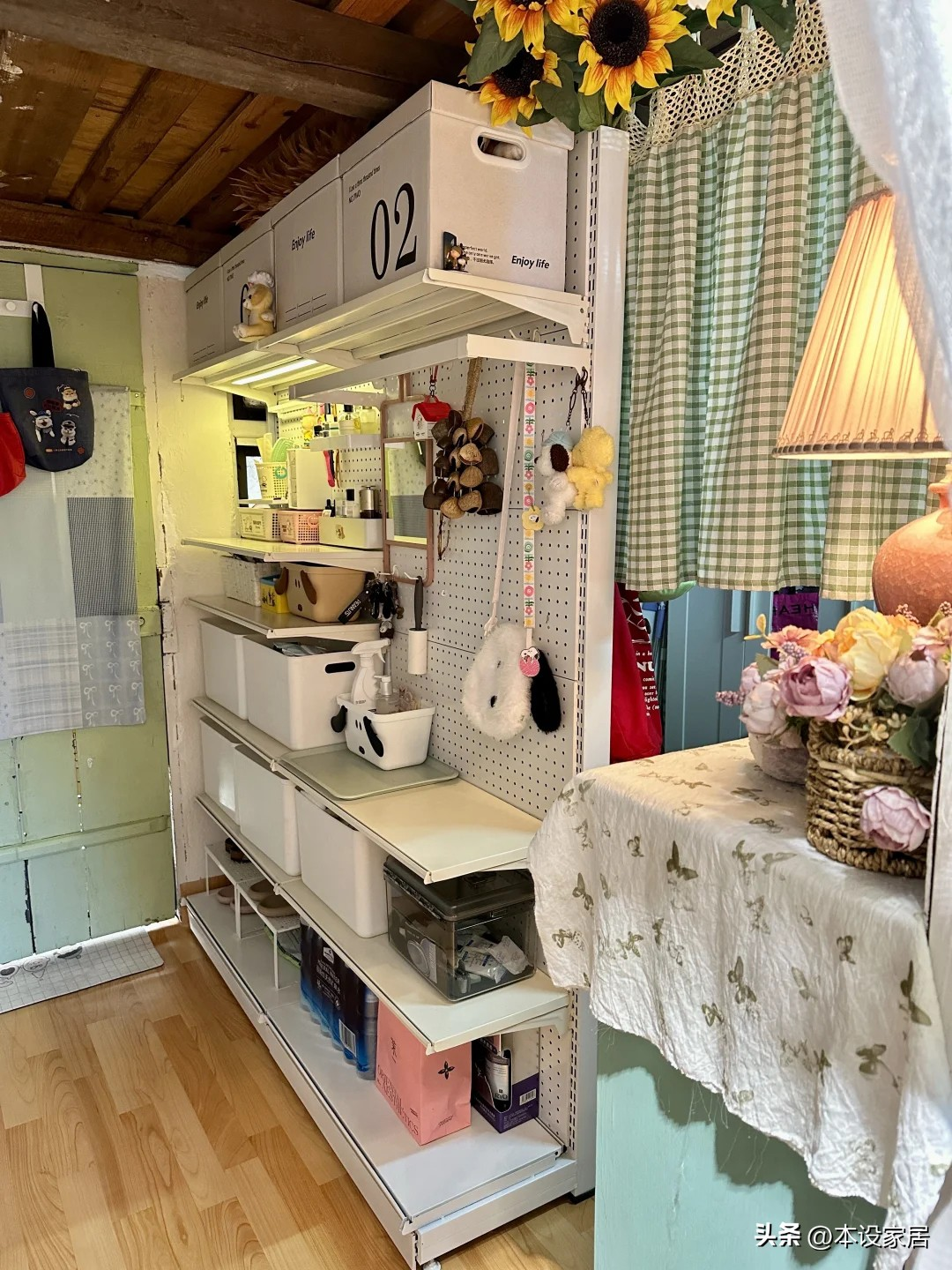 Cô gái 25 tuổi biến phòng trọ 20m² cũ kỹ thành tổ ấm khiến dân mạng sửng sốt: “Đúng là người yêu đời thì ở đâu cũng hạnh phúc!”- Ảnh 3.