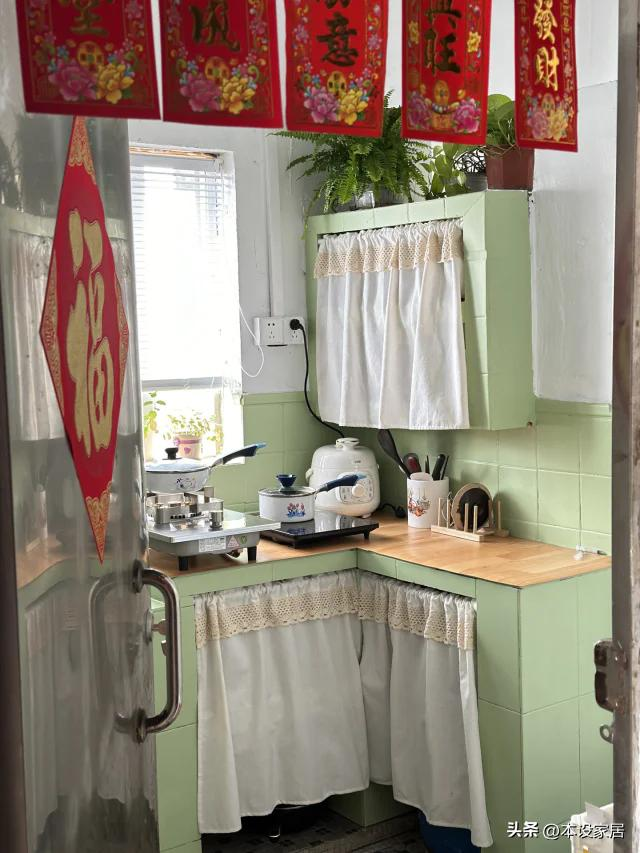 Cô gái 25 tuổi biến phòng trọ 20m² cũ kỹ thành tổ ấm khiến dân mạng sửng sốt: “Đúng là người yêu đời thì ở đâu cũng hạnh phúc!”- Ảnh 17.