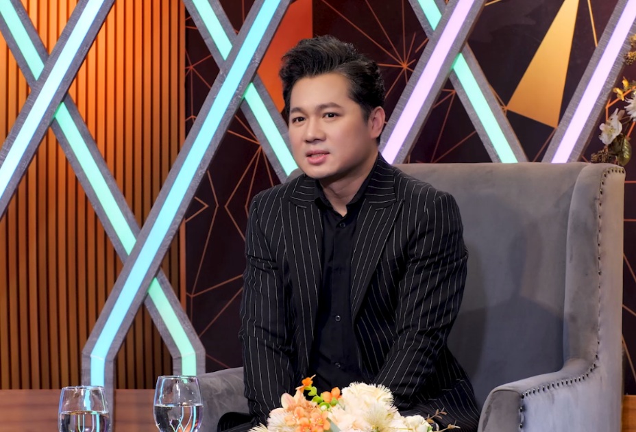 Nam ca sĩ sở hữu khách sạn 50 phòng TP.HCM: “Tôi không cần là kim cương”- Ảnh 1. Nam ca sĩ sở hữu khách sạn 50 phòng TP.HCM: “Tôi không cần là kim cương”- Ảnh 1.