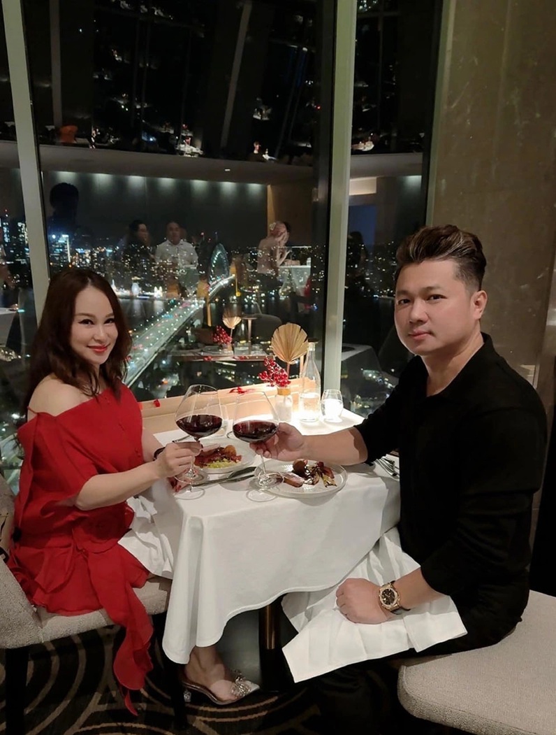 Nam ca sĩ sở hữu khách sạn 50 phòng TP.HCM: “Tôi không cần là kim cương”- Ảnh 2. Nam ca sĩ sở hữu khách sạn 50 phòng TP.HCM: “Tôi không cần là kim cương”- Ảnh 2.