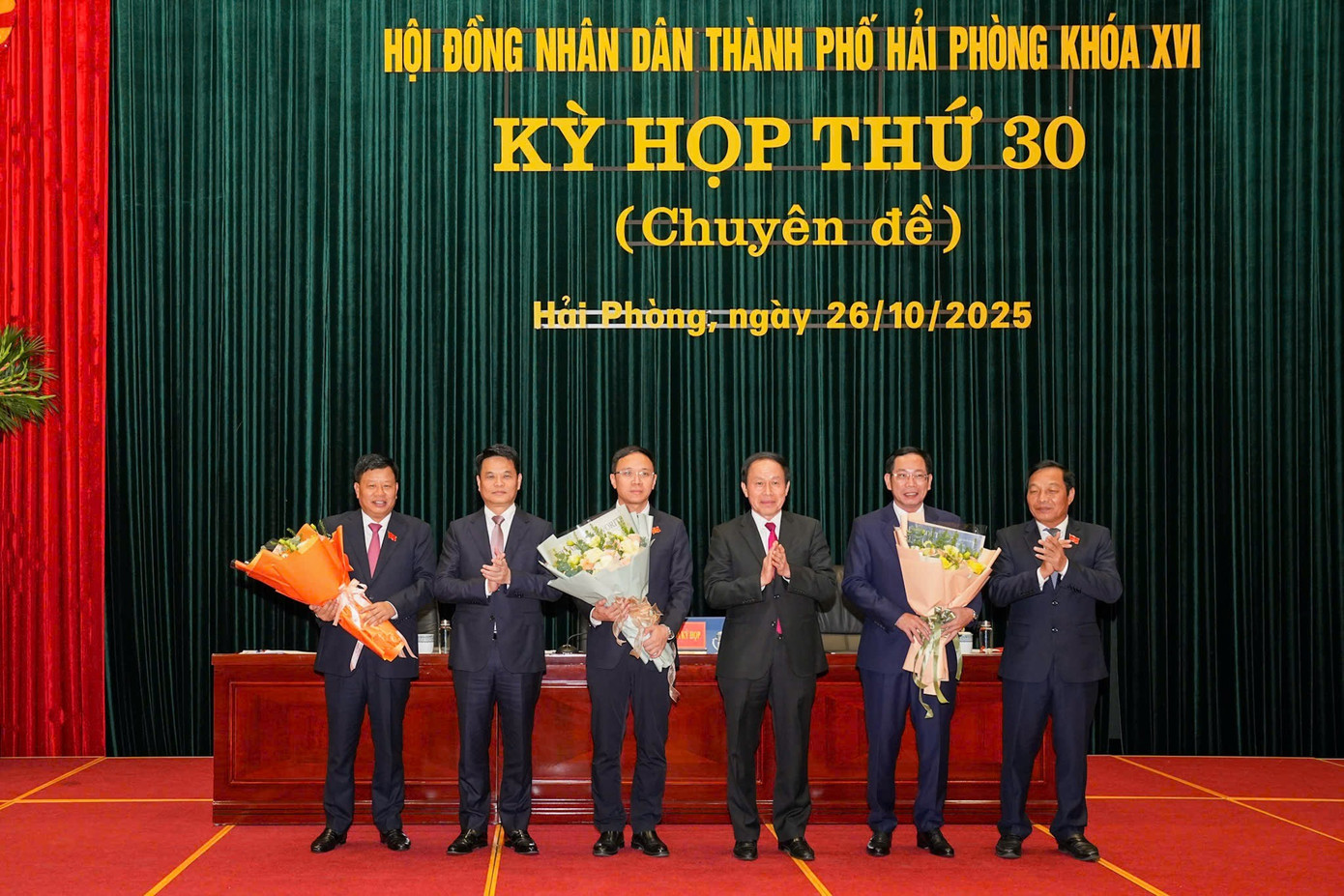 Hải Phòng có thêm 2 phó chủ tịch UBND thành phố- Ảnh 1. Hải Phòng có thêm 2 phó chủ tịch UBND thành phố- Ảnh 1.