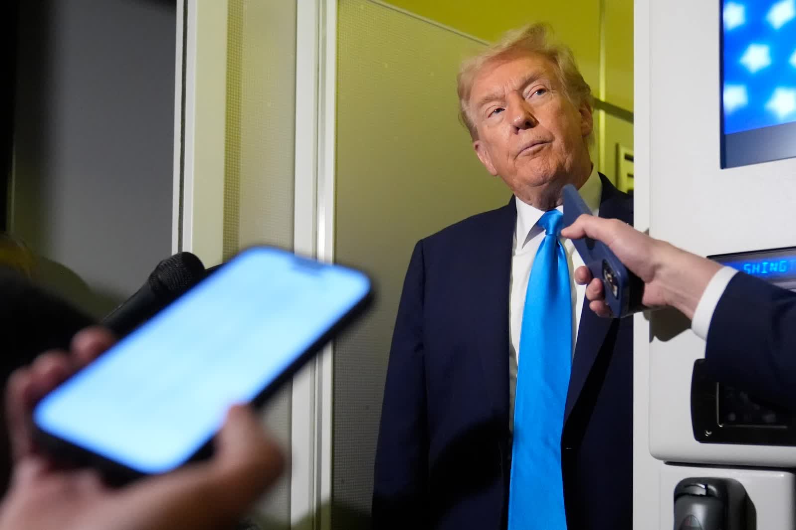 Xuất hiện "độc chiêu" để ông Donald Trump làm tổng thống Mỹ nhiệm kỳ 3?- Ảnh 1. Xuất hiện "độc chiêu" để ông Donald Trump làm tổng thống Mỹ nhiệm kỳ 3?- Ảnh 1.