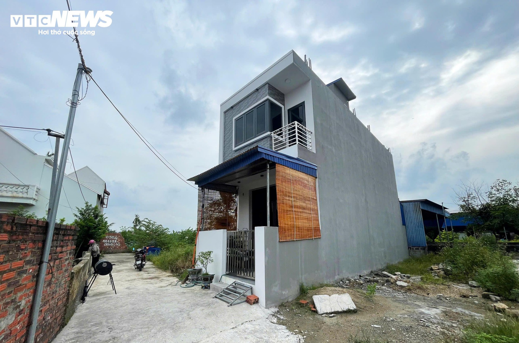 Vụ xây nhà trên đất người khác: Chủ đất chuẩn bị động thổ, người xây nhầm có động thái gì?- Ảnh 2. Vụ xây nhà trên đất người khác: Chủ đất chuẩn bị động thổ, người xây nhầm có động thái gì?- Ảnh 2.