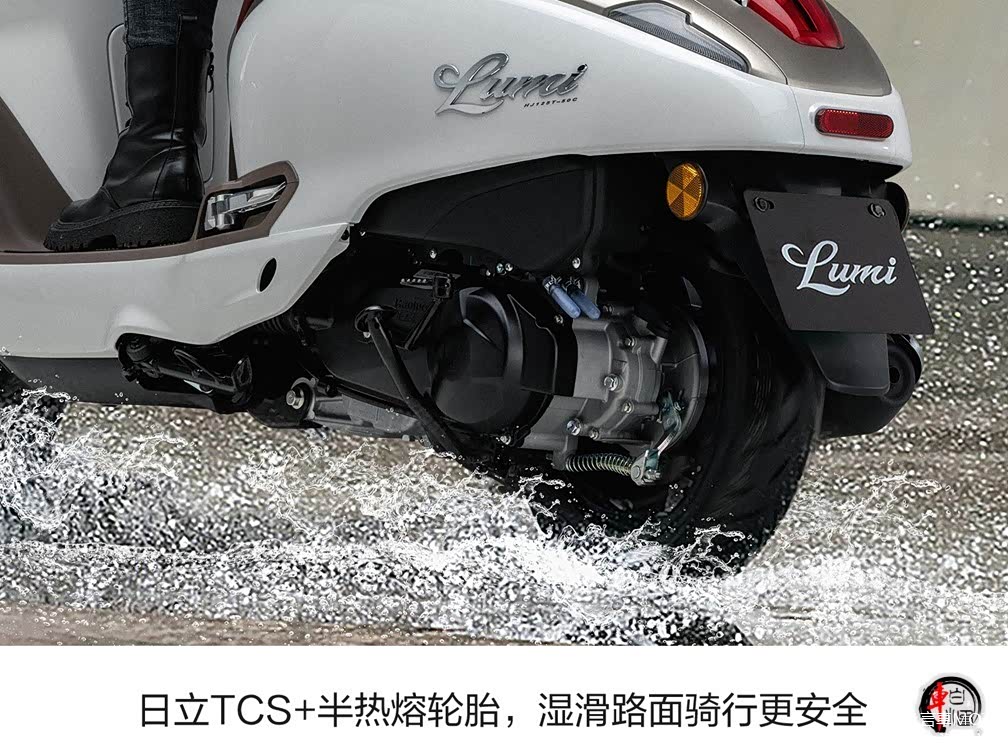 'Tân binh' xe ga giá 37 triệu đồng ra mắt: ngoại hình tưa Vespa, trang bị phanh ABS và TCS áp đảo Honda Vision- Ảnh 7. 'Tân binh' xe ga giá 37 triệu đồng ra mắt: ngoại hình tưa Vespa, trang bị phanh ABS và TCS áp đảo Honda Vision- Ảnh 7.