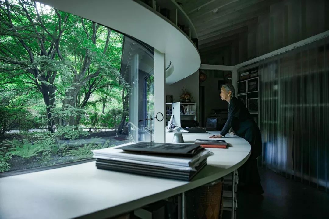 Nữ nghệ sĩ 65 tuổi bỏ phố vào rừng xây biệt thự, dựng Nữ nghệ sĩ 65 tuổi bỏ phố vào rừng xây biệt thự, dựng