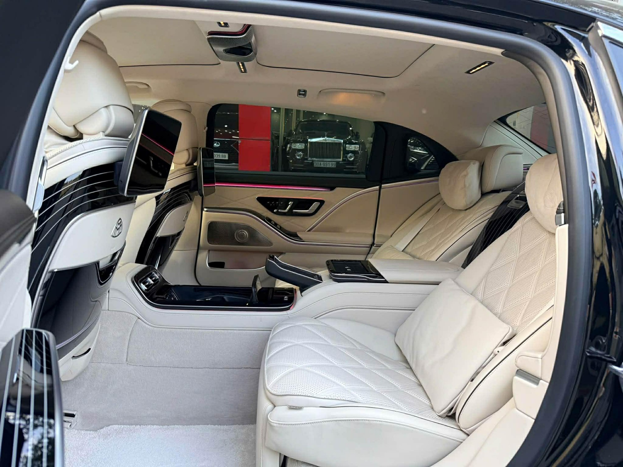 Mercedes-Maybach S 580 rao bán 11 tỷ đồng: Rẻ hơn lúc mới về 6 tỷ đồng, sản xuất năm 2022 nhưng chưa qua sử dụng- Ảnh 8. Mercedes-Maybach S 580 rao bán 11 tỷ đồng: Rẻ hơn lúc mới về 6 tỷ đồng, sản xuất năm 2022 nhưng chưa qua sử dụng- Ảnh 8.