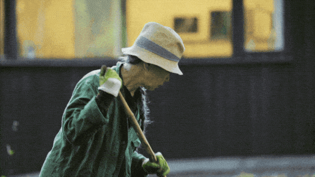 Nữ nghệ sĩ 65 tuổi bỏ phố vào rừng xây biệt thự, dựng Nữ nghệ sĩ 65 tuổi bỏ phố vào rừng xây biệt thự, dựng