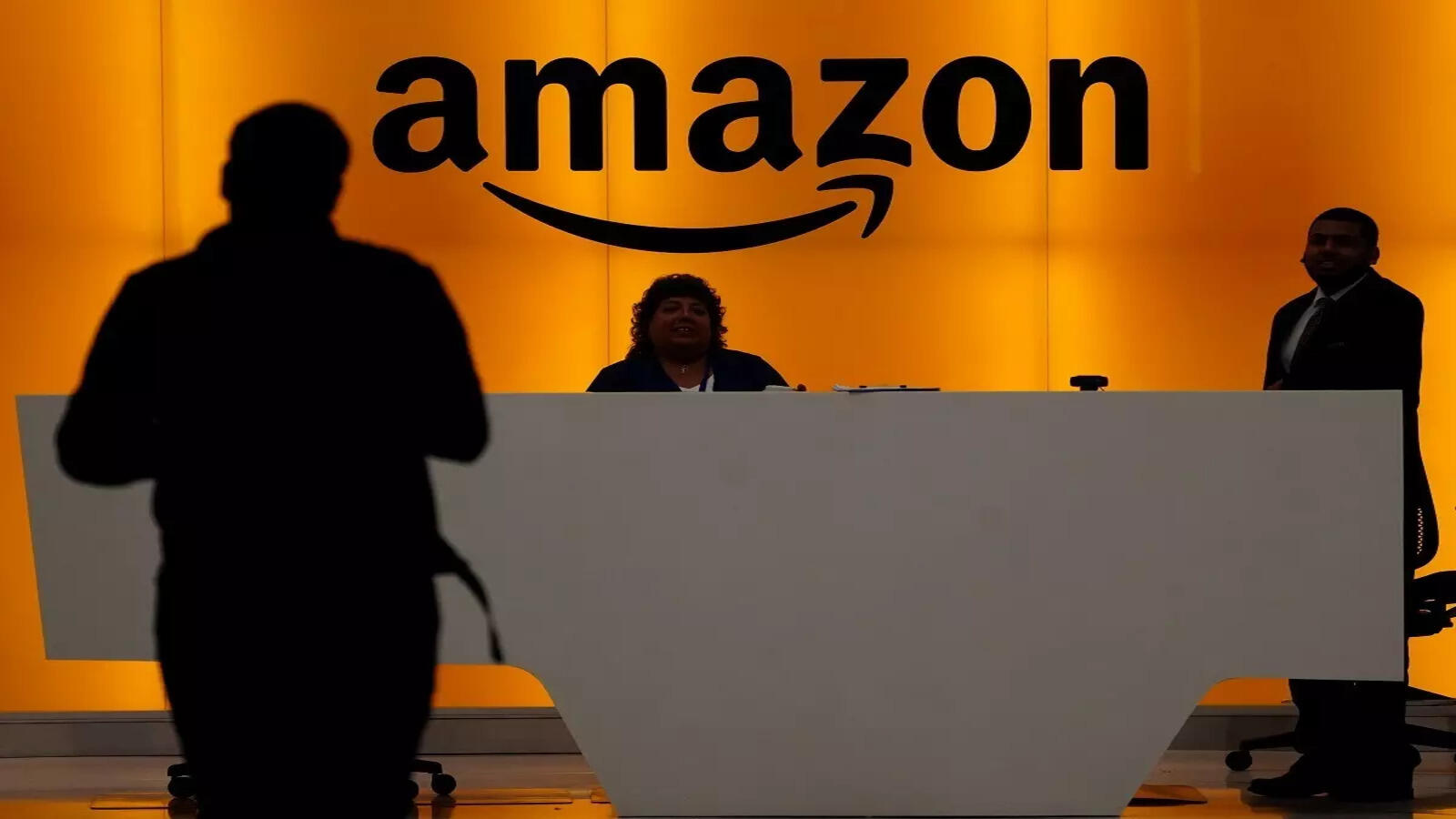 Không đe dọa suông, Amazon sắp tiến hành cắt giảm lớn nhất lịch sử, thay thế 30.000 nhân viên văn phòng bằng AI- Ảnh 2. Không đe dọa suông, Amazon sắp tiến hành cắt giảm lớn nhất lịch sử, thay thế 30.000 nhân viên văn phòng bằng AI- Ảnh 2.